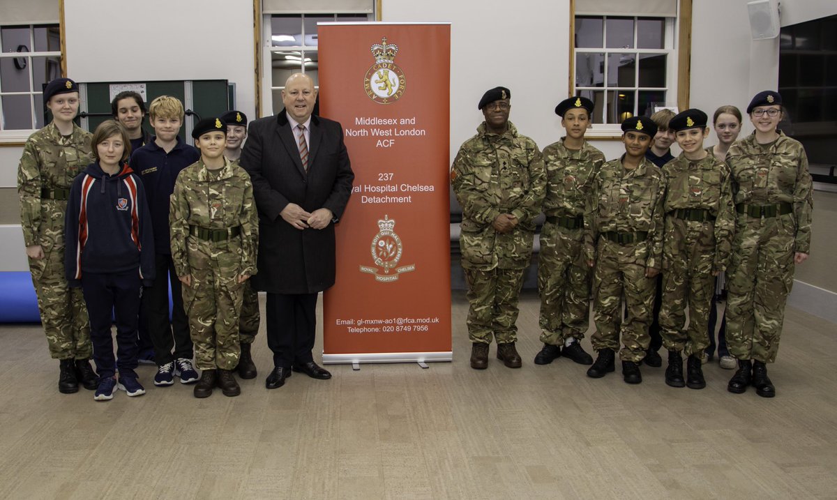 ArmyCadetsNWLon's tweet photo. 237 RHC was visited tonight by Cllr Hargreaves a former Mayor of the Royal borough of Kensington and Chelsea. Some great engagement from the cadets.
#rkbc https://t.co/4OxFRGUcYB