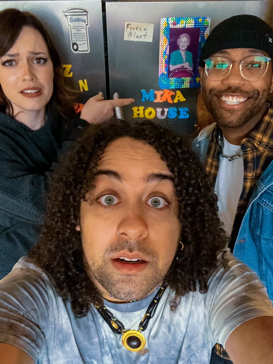 xdetune's tweet photo. LIVE FROM THE HAUNTED HILL HOUSE MANOR. 

This place is notoriously known for its “murder room”, it’s “sexy” ghost and it’s hotspot for traveling spirits. Also, we didn’t put that on the fridge. 

Join the interactive paranormal live stream 👀

https://t.co/uSo2OMq0N6 https://t.co/ELrCOy2zHH