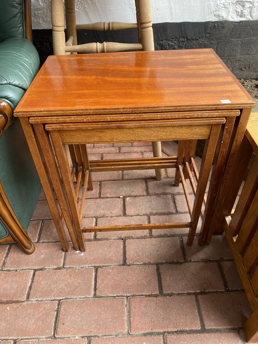 GlobeGalleries's tweet photo. Nest of 3 Tables

51cm (20") x 36cm (14") x 54cm (21.5")

£25.00

#NestOf3 #Tables #GlobeGalleries #Andover #ShopLocal #SmallBusiness #FamilyBusiness #Preloved #AntiquesAreGreen #Recycle #Repurpose #Reuse https://t.co/3y6LunIMF6