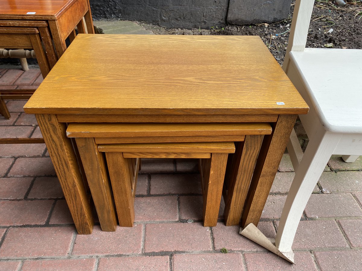 GlobeGalleries's tweet photo. Nest of 3 Tables

55cm (21.5") x 40cm (15.5.") x 46cm (18")

£20.00

#NestOf3 #Tables #GlobeGalleries #Andover #ShopLocal #SmallBusiness #FamilyBusiness #Preloved #AntiquesAreGreen #Recycle #Repurpose #Reuse https://t.co/7tpntVr878