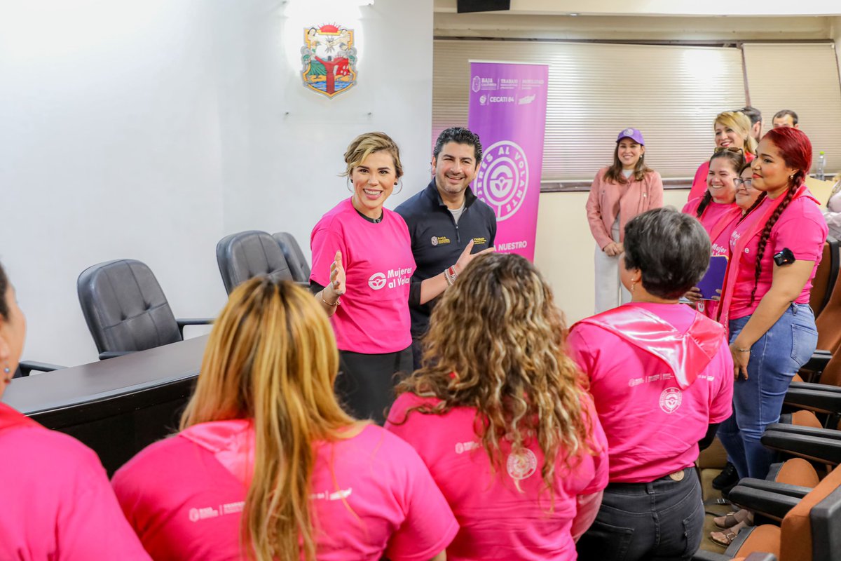 MarinadelPilar's tweet photo. ¡Les presento a la 1era Generación de Mujeres al Volante! 

Las felicito por ser pioneras, y por ser ejemplos a seguir para todas nosotras, están abriendo camino para una mayor igualdad de género y para que todas las mujeres puedan sentirnos más seguras camino a casa. 🚌

(1/2) https://t.co/wN7POCxpdO