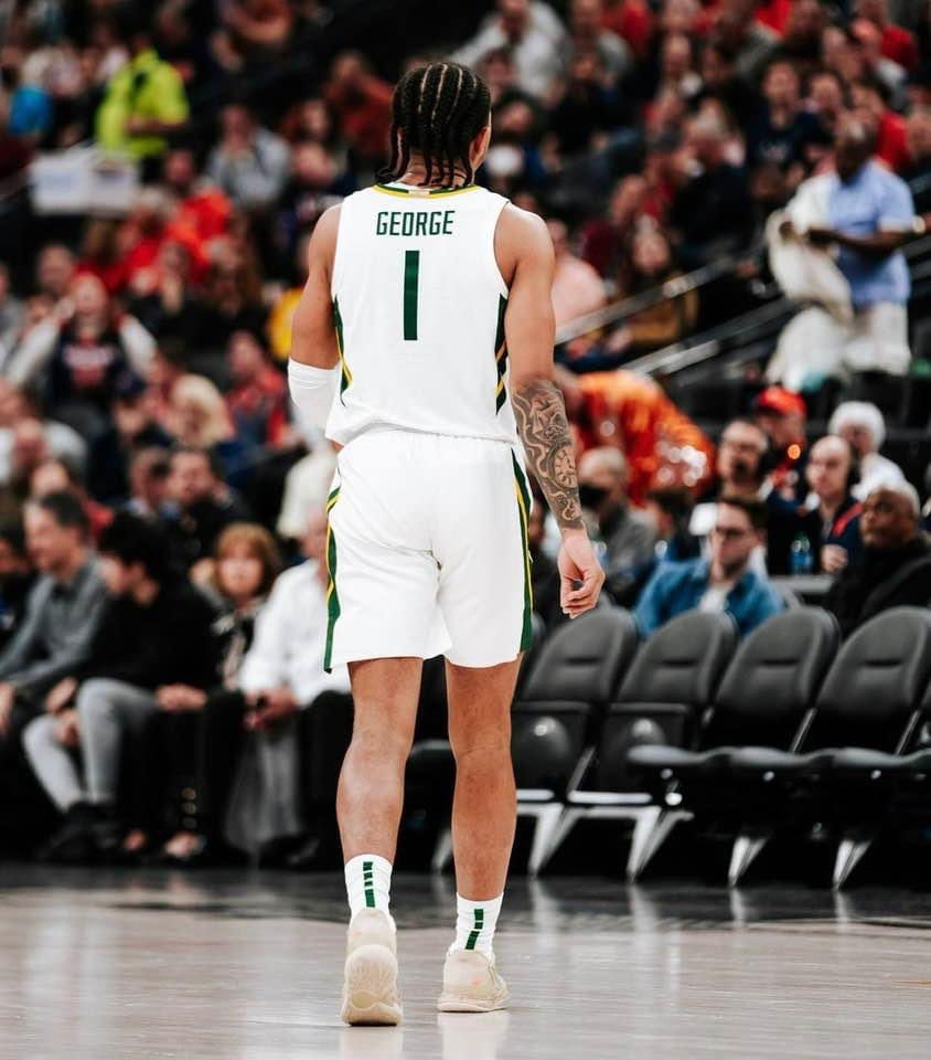 Krys10_G's tweet photo. Not the ending we wanted but you grew & gave it your all. Thankful for the Blessings God has provided you to be able to play the game that you love so dearly! Thank you all for your love and support! I am forever proud!! Sic’Em🐻#TheSkiesthrforeverlimit #ThankfullyBlessed💚 https://t.co/uZpMrVjCXN