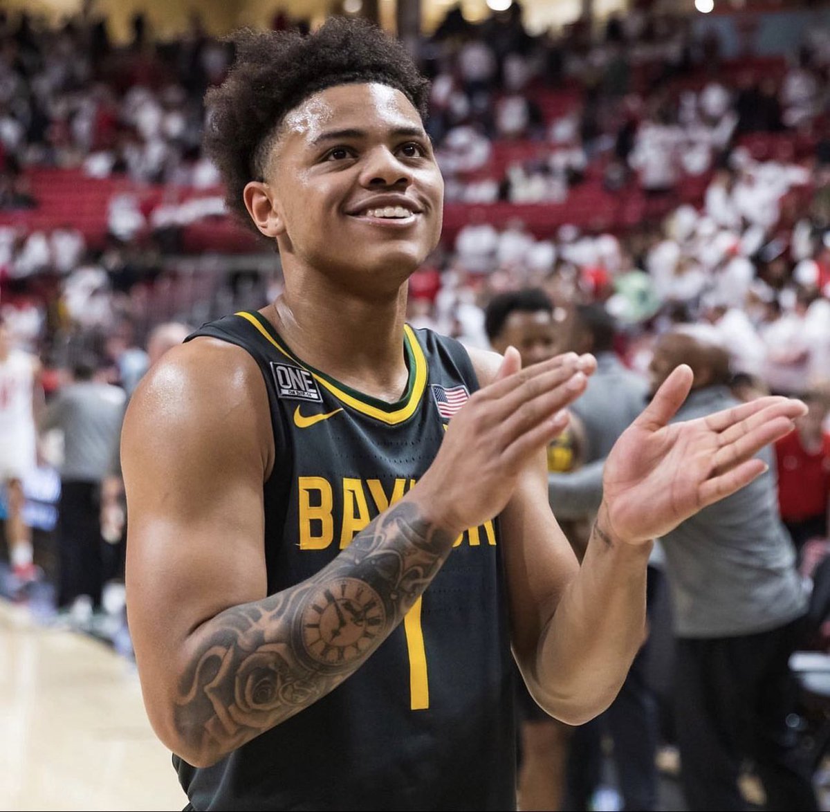 Krys10_G's tweet photo. Not the ending we wanted but you grew & gave it your all. Thankful for the Blessings God has provided you to be able to play the game that you love so dearly! Thank you all for your love and support! I am forever proud!! Sic’Em🐻#TheSkiesthrforeverlimit #ThankfullyBlessed💚 https://t.co/uZpMrVjCXN