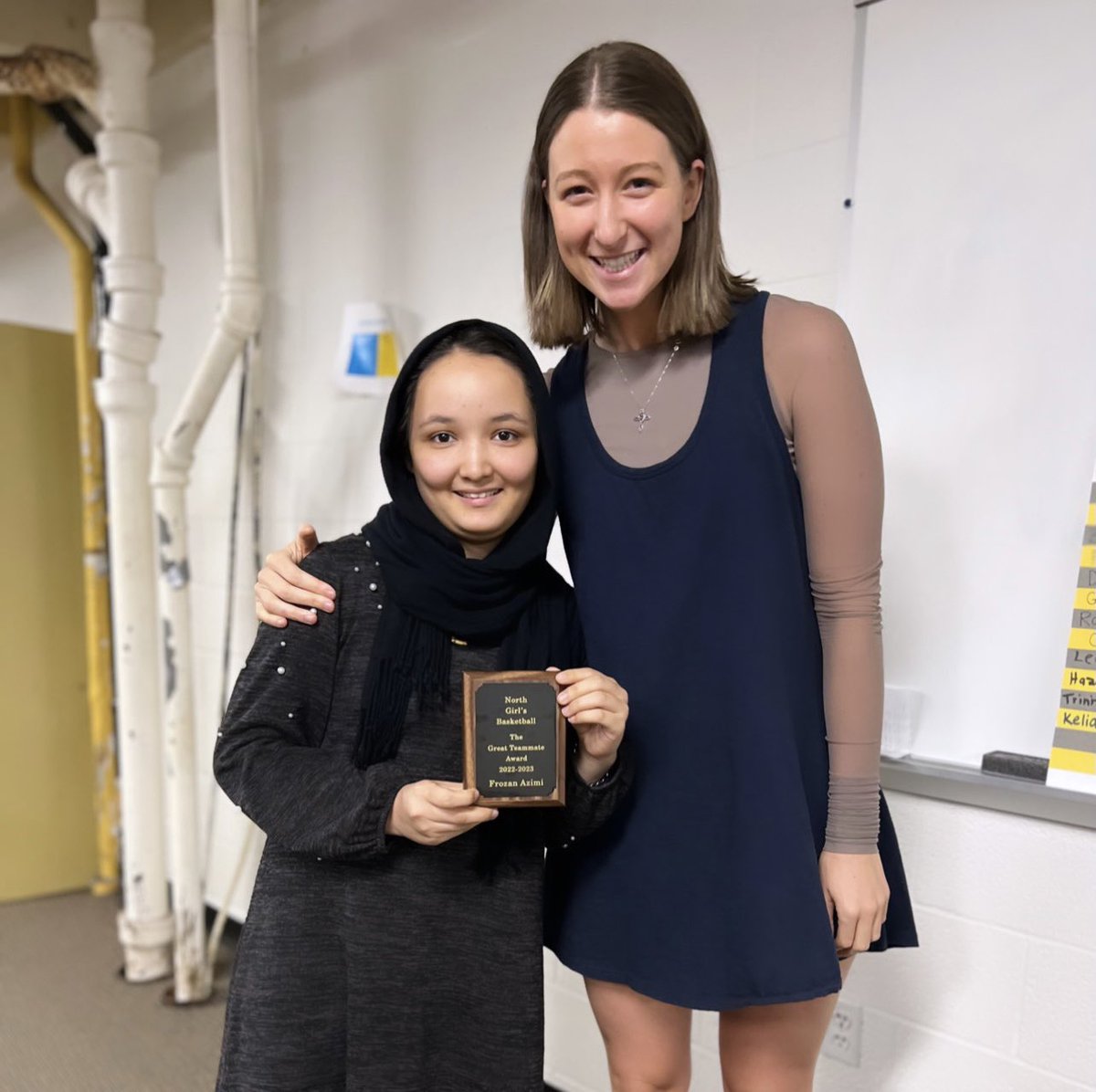 … and The Great Teammate award for the 2022-2023 season goes to Frozan Azimi!!