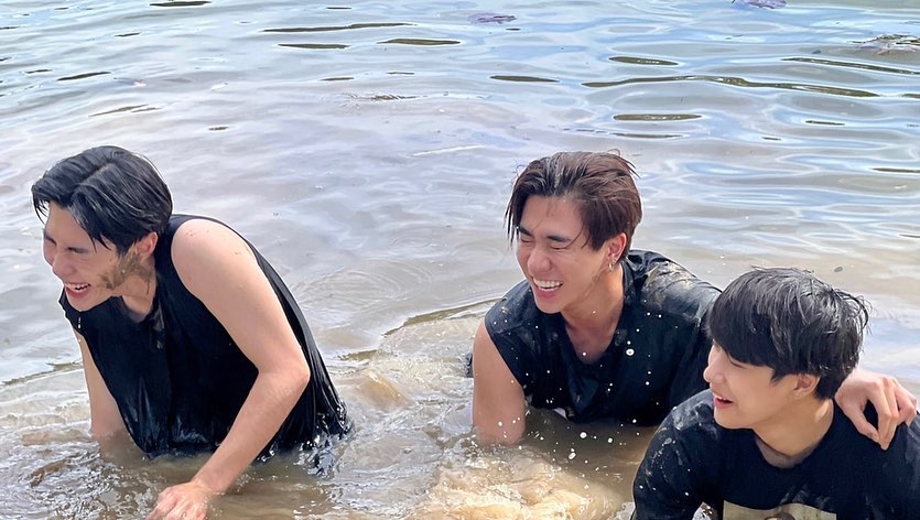 jaomu_ohmpieng's tweet photo. น้อง3แฮปปี้เบิร์ดเดย์พี่2ติดเฮีย1มาด้วย😆สามพี่น้องโคตรน่ารักเลยเติบโตไปด้วยกันแก่ไปด้วยกันนะเจ้า3ก้อน🐶🐯🐱รักน้าา❤️
#ohmpawat 
#PerthTanapon 
#ppromxx_ 
#PERTHS22NDBDAY https://t.co/7xsnwRfVNz