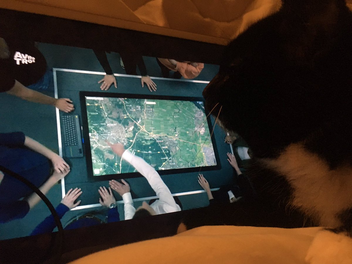 Dymff's tweet image. Pux en hunted 😂

#ikzieniks #huntednl #huntedvips #hunted