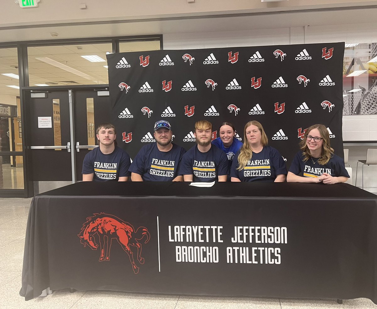 LJBronchoFB's tweet photo. Congrats to Chet Adams on signing with Franklin this afternoon. Excited to see your future success!! #AGNB #LJ4L https://t.co/4fGfdNi2sF