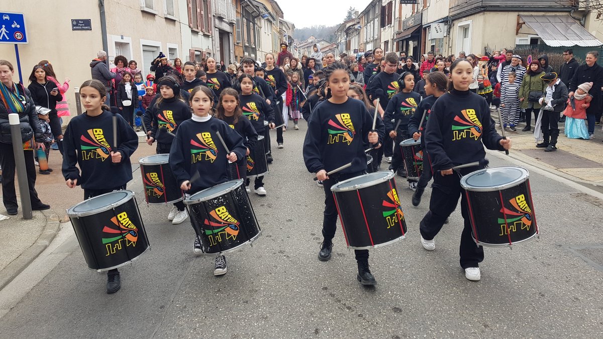BatukaVI's tweet photo. Bises de plusieurs carnavals (3 sur 21 !) isérois (et plus) qui nous permettent cette année de financer des animations sur nos quartiers populaires ;) https://t.co/AkrTH60tUy