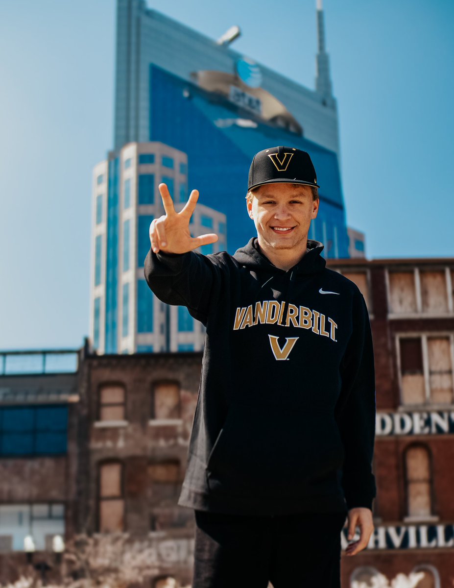 🚨 Life Update 🚨

Super excited to announce that I have accepted a job working for Vanderbilt Football as a Recruiting Graphic Designer. Super excited to get to work &amp; feeling lots of gratitude towards everyone who has helped me along the way! 

#AnchorDown ⚓️