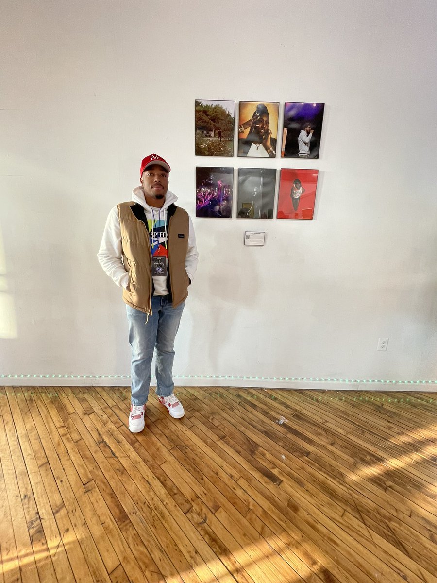 Xshotit_'s tweet photo. ya boy was recently featured in a art gallery show 🥹📸
- for my first exhibit, it was truly an emotional experience seeing my work displayed for the people to see🎨 this is only the beginning for me https://t.co/nQplmweX3w