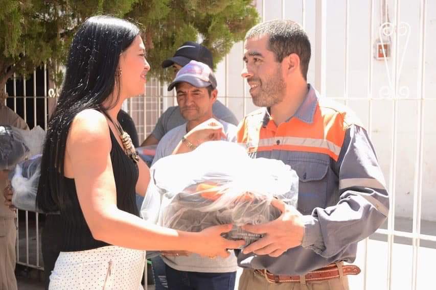 MFlorDestefanis's tweet photo. Junto a Ate y Soem acordamos un aumento salarial del 60 % en 4 veces para la familia municipal. Ya en marzo verán reflejado el 20 % inicial. 

Desde el 2020 hasta hoy hemos recuperado en @SantaRosa_Mza el salario municipal logrando uno de los básicos más altos de la provincia. https://t.co/upnyIqVr0w