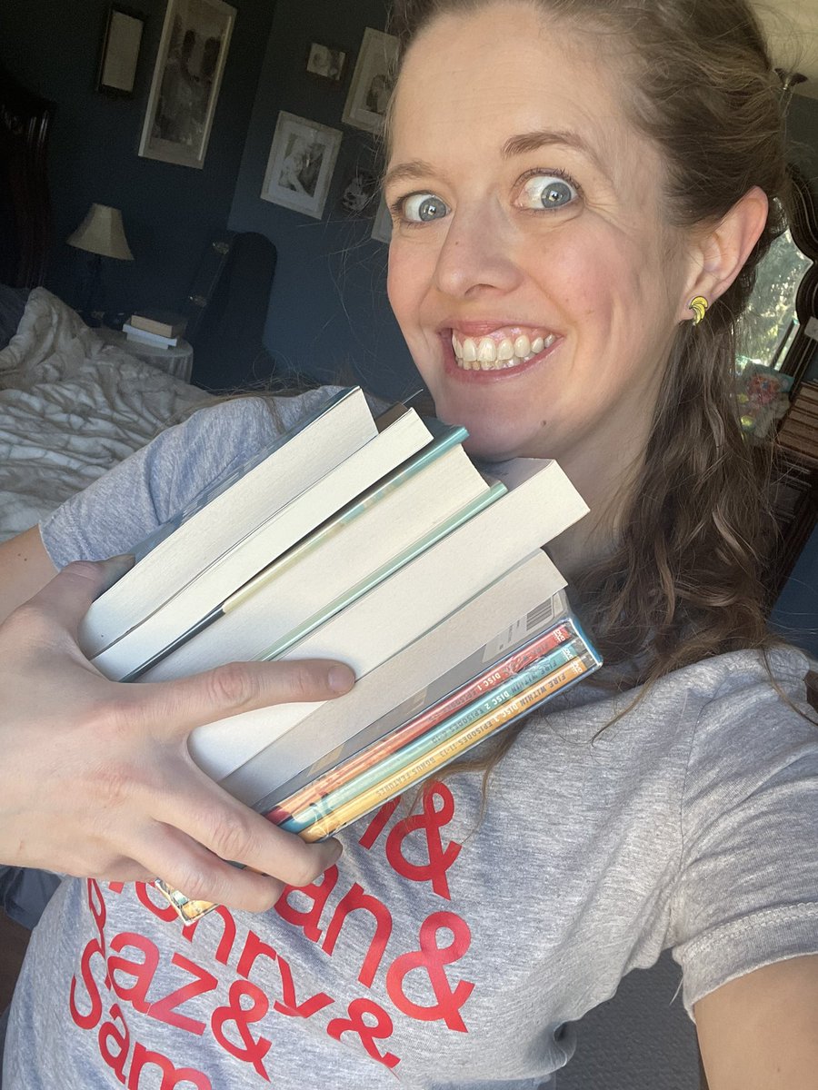 byjennihowell's tweet photo. I HAVE NEW WIP RESEARCH BOOKS AND WILD EYES 🔥🔥🔥
also check this 🕺✨epic✨🕺 shirt JAMES GOT ME WITH MY CHARACTER NAMES ON IT AAAHHHHHH MARIN&ADRIAN&HENRY&BAZ&SAM #teamjhow 🤟 https://t.co/OcTAnv6S0Z
