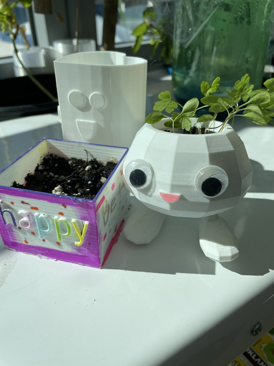 Taking some inspiration from the pinch pots made in art and my memories of the Chia pet. Ss are designing &amp; printing flowerpots with a little character! <a href="/WashMillES/">Washington Mill ES</a> <a href="/FCPSSTEAM/">FCPS STEAM</a> <a href="/FCPSfinearts/">FCPS Fine Arts</a> <a href="/fcpsGet2Green/">FCPS Get2Green</a> @FCPSScience <a href="/tinkercad/">Tinkercad</a> <a href="/Creality3dP/">CREALITY 3D Printer</a>