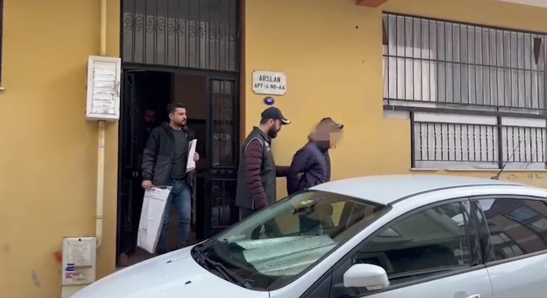 HABER VEREYİM DEDİM!

İZMİR

YARDIM ELİNE TERS KELEPÇE

Cezaevindeki kişilerin yakınlarına maddi yardımda bulundukları gerekçesiyle 47 kişi gözaltına alındı.

Dayanışmanın önemli olduğu bu günlerde, insani yardım asla suç olamaz! <a href="/kilicdarogluk/">Kemal Kılıçdaroğlu</a>
İnsaniYardıma OperasyonŞovu #ALYvFB