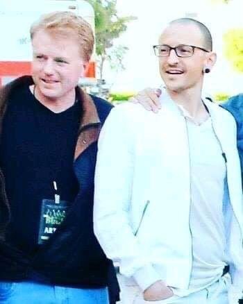 anderssonmarten's tweet image. Today would have been both Chester and Stan&apos;s birthdays. They are making beautiful music in heaven. This is from our 2016 ‘From Classical to Rock’ concert benefiting education. They were both so enthusiastic about helping the future generation. #StanSharp #ChesterBennington