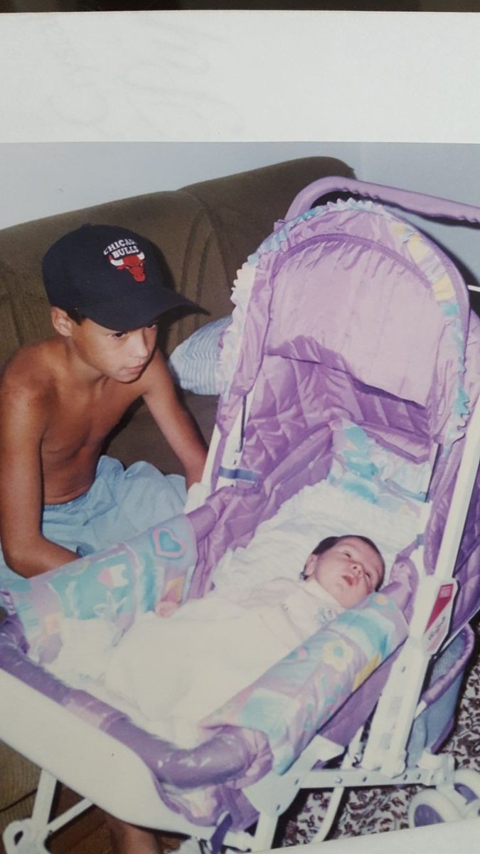 PortalAlexaMD's tweet photo. A 24 anos atrás, nascia em Los Angeles uma pequena menina que no futuro se tornaria a maior estrela pop de todos os tempos. Alegre, honesta e de bom coração, hoje é aniversário da nossa menina Alexa e não podíamos ser mais gratos por sua presença em nossas vidas! #WeLoveYouAlexa https://t.co/HokPUyTwg5