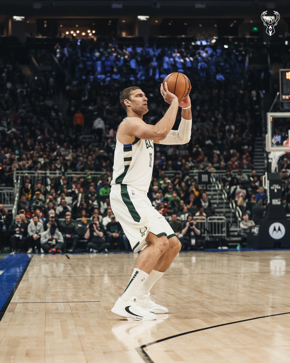 Bucks's tweet photo. Brook in the month of March is averaging: 

22.0 PPG 
6.8 RPG 
2.1 APG 
3.0 BPG 
58.4 FG% 
42.6 3P% https://t.co/JqGC5JHJvb