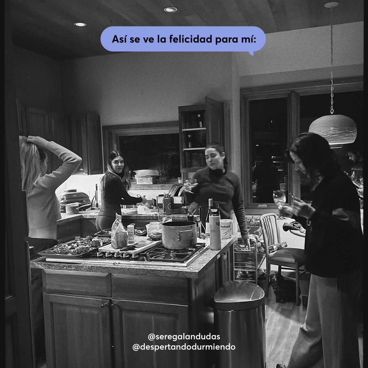 seregalandudas's tweet photo. Hoy que es el #DiaMundialDeLaFelicidad, abrimos hilo de fotos de momentos que nos hicieron y aún nos hacen felices.
Empezamos nosotras. ✨ https://t.co/QJ5j5lXHjh