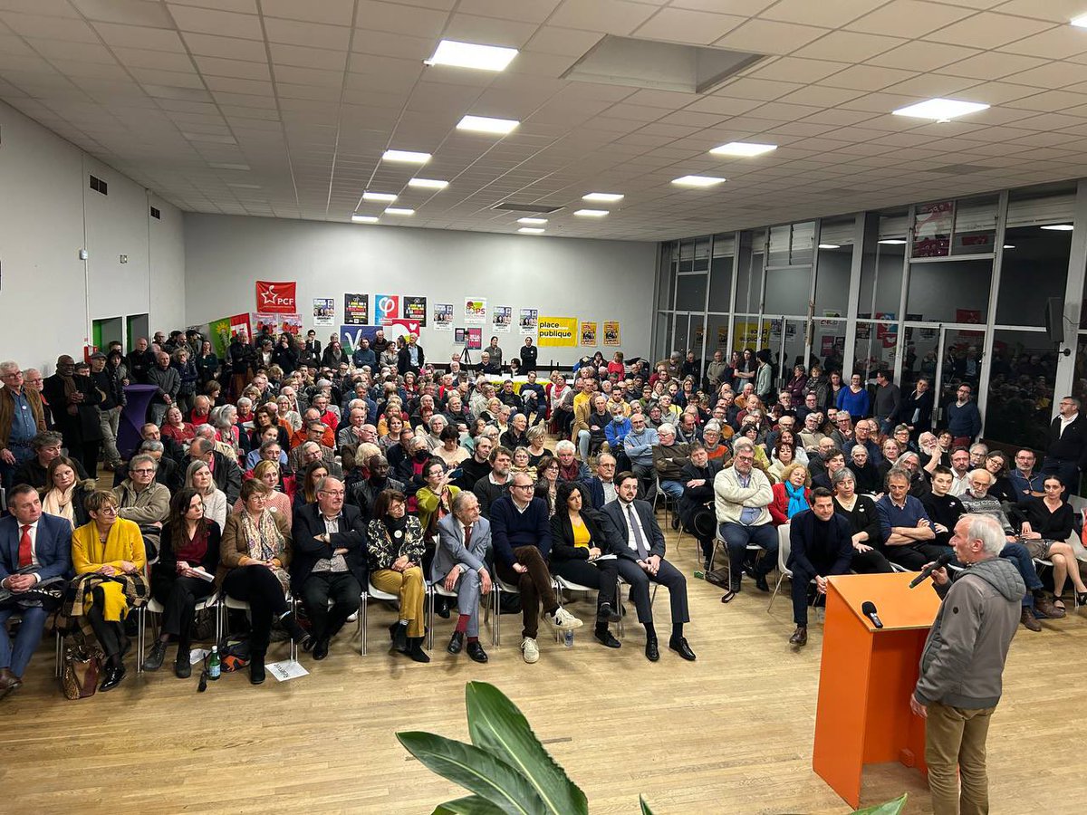 ManonAubryFr's tweet photo. Macron est plus que jamais seul et faible ! 

Il a contre lui et sa réforme : 
79% des Français 
90% des actifs 
L’intersyndicale unie 
La NUPES unie 
278 députés 

Notre mobilisation peut et doit gagner. 
#CensurePopulaire 
#MeetingGravigny https://t.co/wpu0X7H8Y0