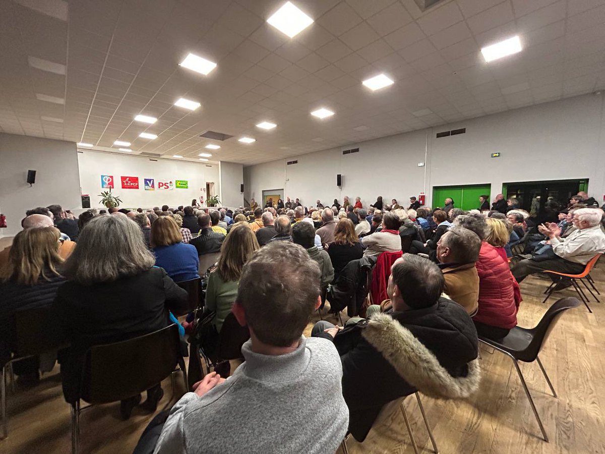 ManonAubryFr's tweet photo. Macron est plus que jamais seul et faible ! 

Il a contre lui et sa réforme : 
79% des Français 
90% des actifs 
L’intersyndicale unie 
La NUPES unie 
278 députés 

Notre mobilisation peut et doit gagner. 
#CensurePopulaire 
#MeetingGravigny https://t.co/wpu0X7H8Y0