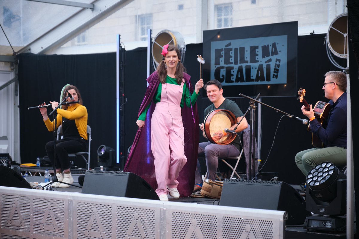 Lá Fhéile Pádraig an-spraíúil in Collins Barracks ☘️

Míle buíochas le <a href="/FeilenaGealai/">Féile na Gealaí</a> <a href="/stpatricksfest/">St. Patrick's Festival 🇮🇪🐍☘️💚</a> 💚

Buíochas ó chroí le gach éinne a tháinig chuig Teach Teidí! 🧸

<a href="/TRosenstock/">Tristan Rosenstock</a> <a href="/seanmcelwain32/">Seán McElwain</a> 

📷 <a href="/Cathalmacan/">Cathal MacanBheatha</a> ☘️