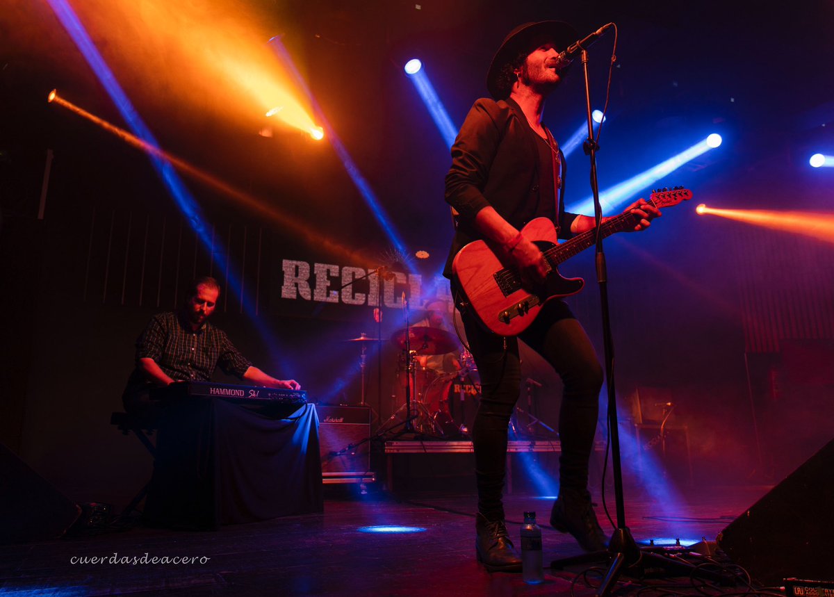 ReciclajOficial's tweet photo. Próximas fechas "Mágico Tour"
📍31 marzo GANDÍA Dublín
📍1 abril PEDREGUER Quatre Estacions
📍2 abril BENICASSIM Raconet
¿En cuál nos vemos?
#reciclajeoficial #magicotour #2023 #degira #magico #rocknroll #todalaonda #musicaendirecto #setlist #nosvemosenlosconciertos https://t.co/A9Fz7HVM8x