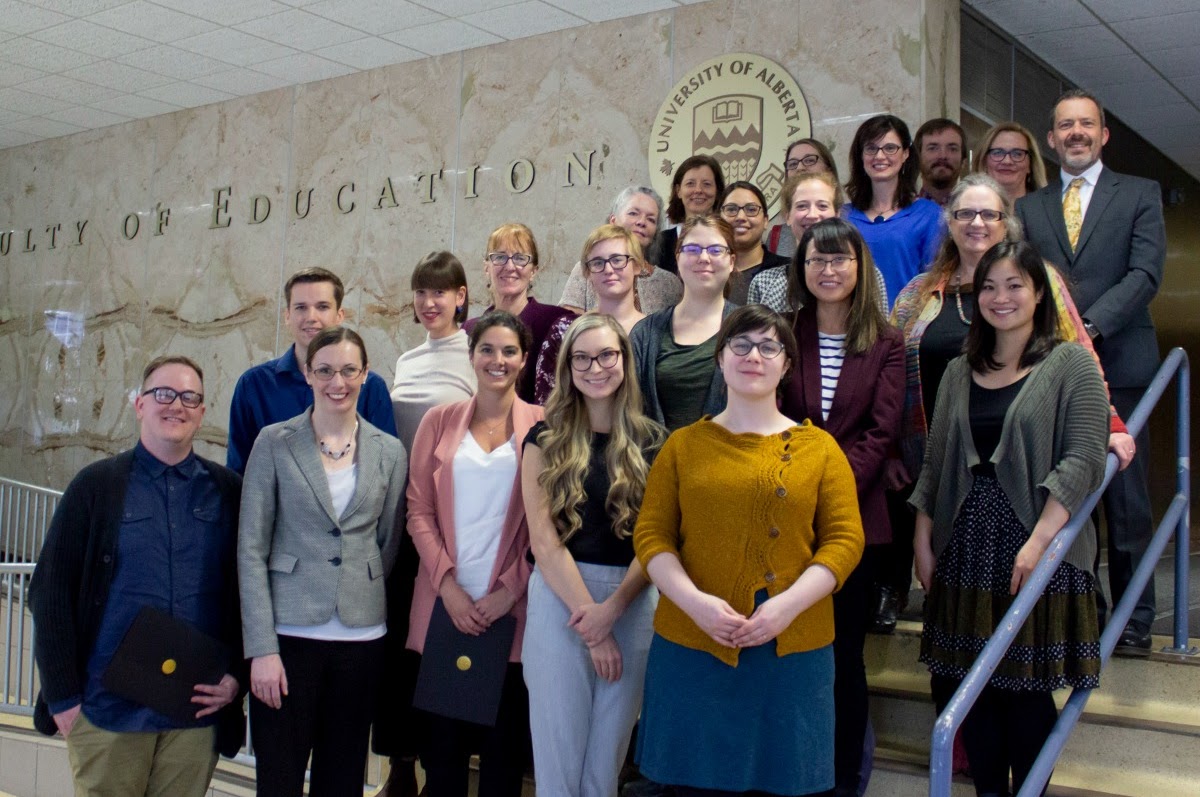 Students! Apply for the Roger S. Smith Undergraduate Research Award -- an opportunity to collaborate with #UAlberta faculty on innovative educational research! Deadline: Tuesday, March 28 at 4 p.m. More info: sites.google.com/ualberta.ca/ed…