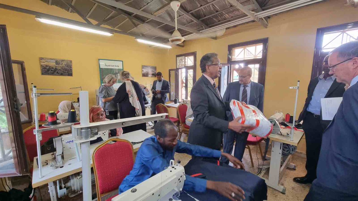 Prof. Ahmed Mudawi, Faculty of Medicine Dean at @UofKhartoum, Prof. Alaadin Hassan Ahmed, @whosudan Country Representative Dr. Nima Saeed Abid, IVWG President, Madame @KfouriNorma, Principal at Comboni College of Science and Technology (CCST), Fr. Dr. Jorge Naranjo Alciad, (2/6)