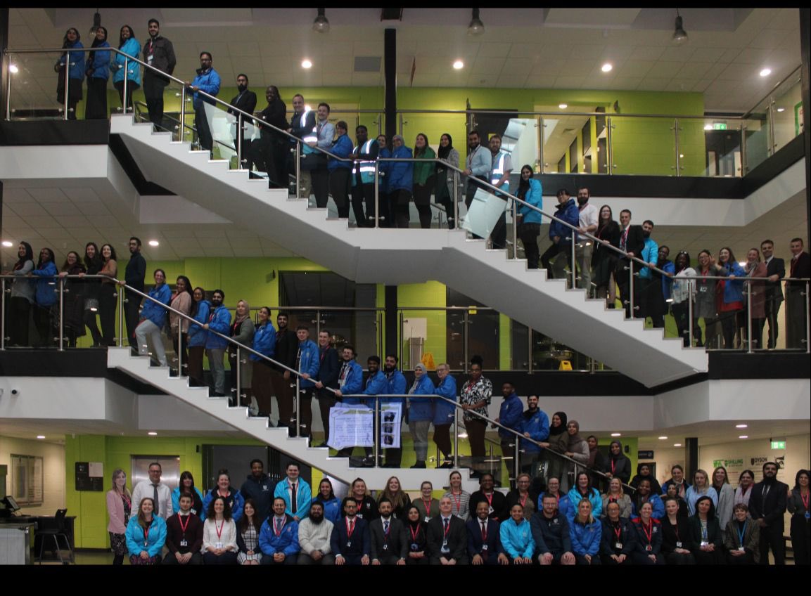 Douggie954's tweet photo. Great whole staff photo after school @ChilternA @ChilternLT https://t.co/wlIyoT4pjB