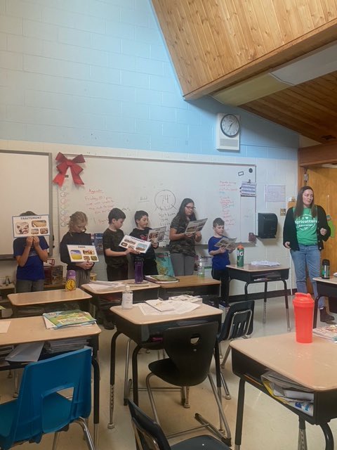 Taylor Kurtenbach (@taylorkurt2) on Twitter photo Spent my Monday with three different classes from Grandview and Gilbert Plains with <a href="/aitcmb/">Agriculture in the Classroom-Manitoba</a> for #CALM. We talked about what I do for a living, crops farmers in MB grow and the food it turns into, and how to reduce food waste. Such a fun day! Spent my Monday with three different classes from Grandview and Gilbert Plains with <a href="/aitcmb/">Agriculture in the Classroom-Manitoba</a> for #CALM. We talked about what I do for a living, crops farmers in MB grow and the food it turns into, and how to reduce food waste. Such a fun day!