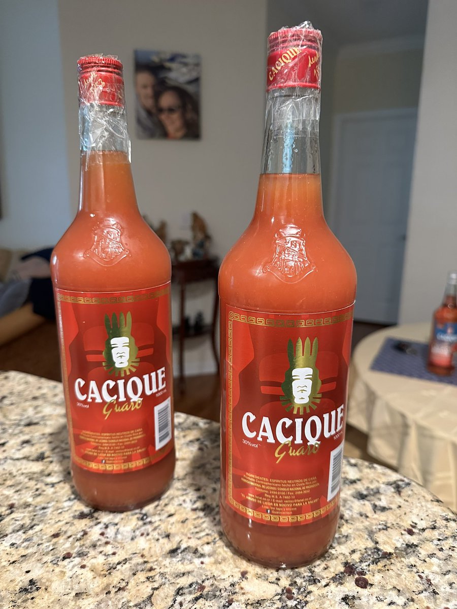 TracyVillalobos's tweet photo. @iviloopy Mi tía nos vino a visitar y también llegó así 😋🇨🇷. Saludos desde Carolina del Sur https://t.co/UGrVQOkfEn