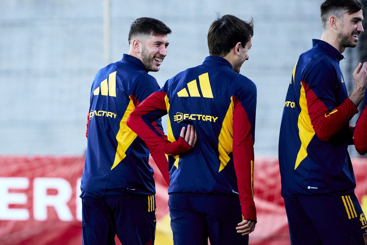 Osasuna's tweet photo. 😃 Las primeras veces nunca se olvidan. 🤳

📸 @SEFutbol https://t.co/FyuMHyQKjs