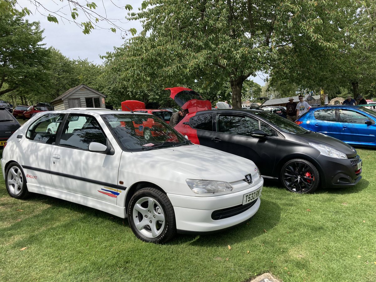 Mrwaterbiscuit's tweet photo. Needing some #MondayMotivation? Have some gorgeous #Peugeot #306 #GTi6 #PSCUK https://t.co/zUSbKkNEuM