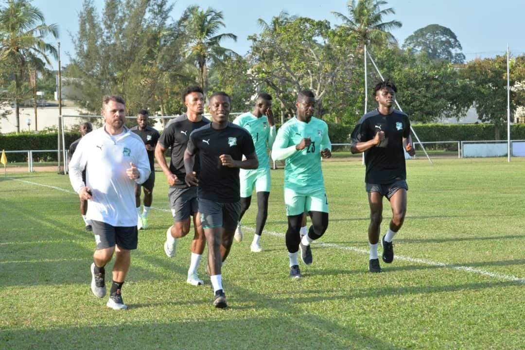 SEFLO9's tweet photo. Début de la préparation des 🇨🇮🐘 à sol béni pour la rencontre face au #comores ce vendredi à #bouake 
GASSET pourra compter sur la présence de #haller #krasso #kessie #aurier 
#boga remplace #bamba forfait 

#CAN2023 #cotedivoire #ci225 #civ225 #civ #AFCONQ2023 #AFCON2023 #afcon https://t.co/36dCmuoH0z