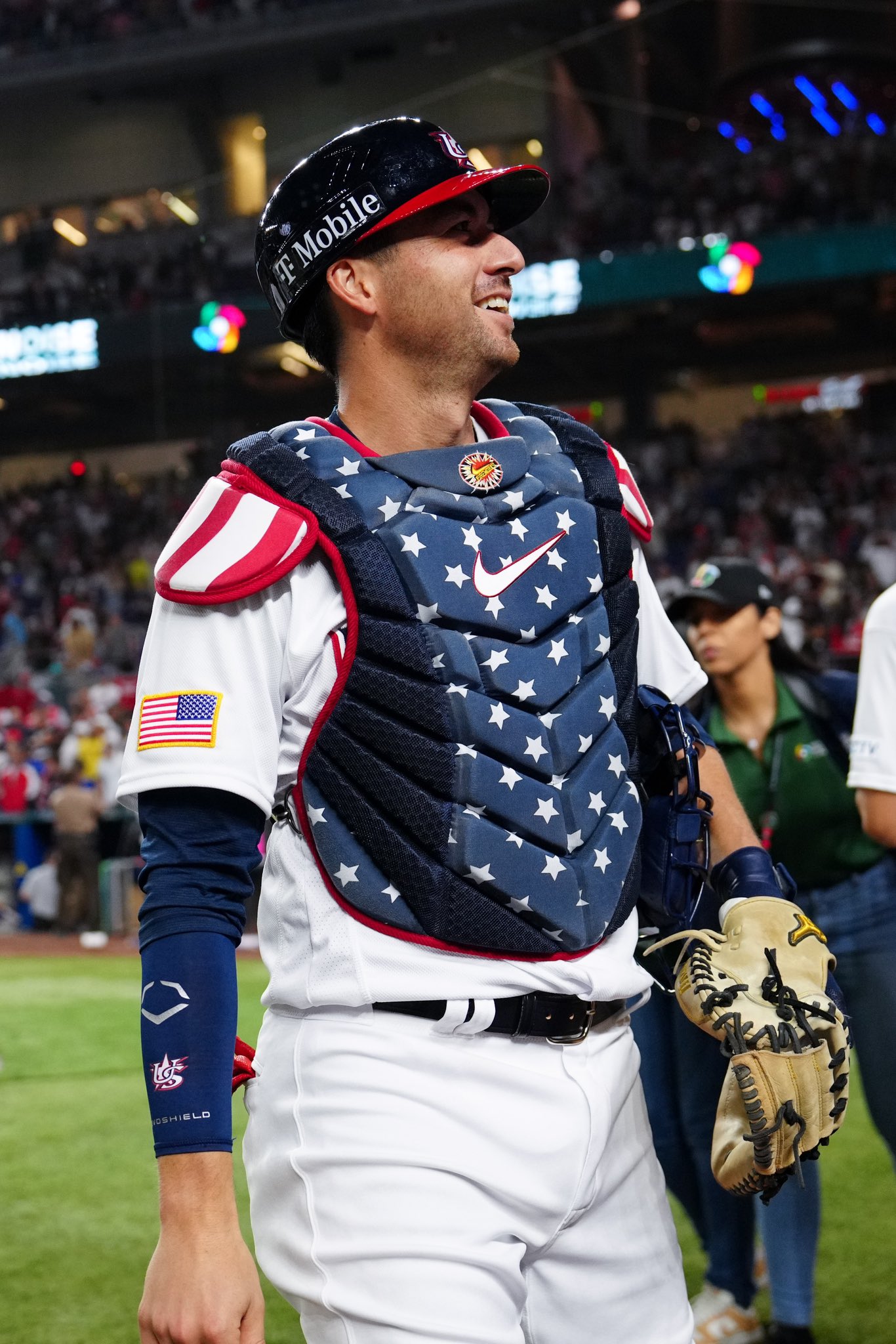 Yankees catcher Kyle Higashioka shreds the guitar 