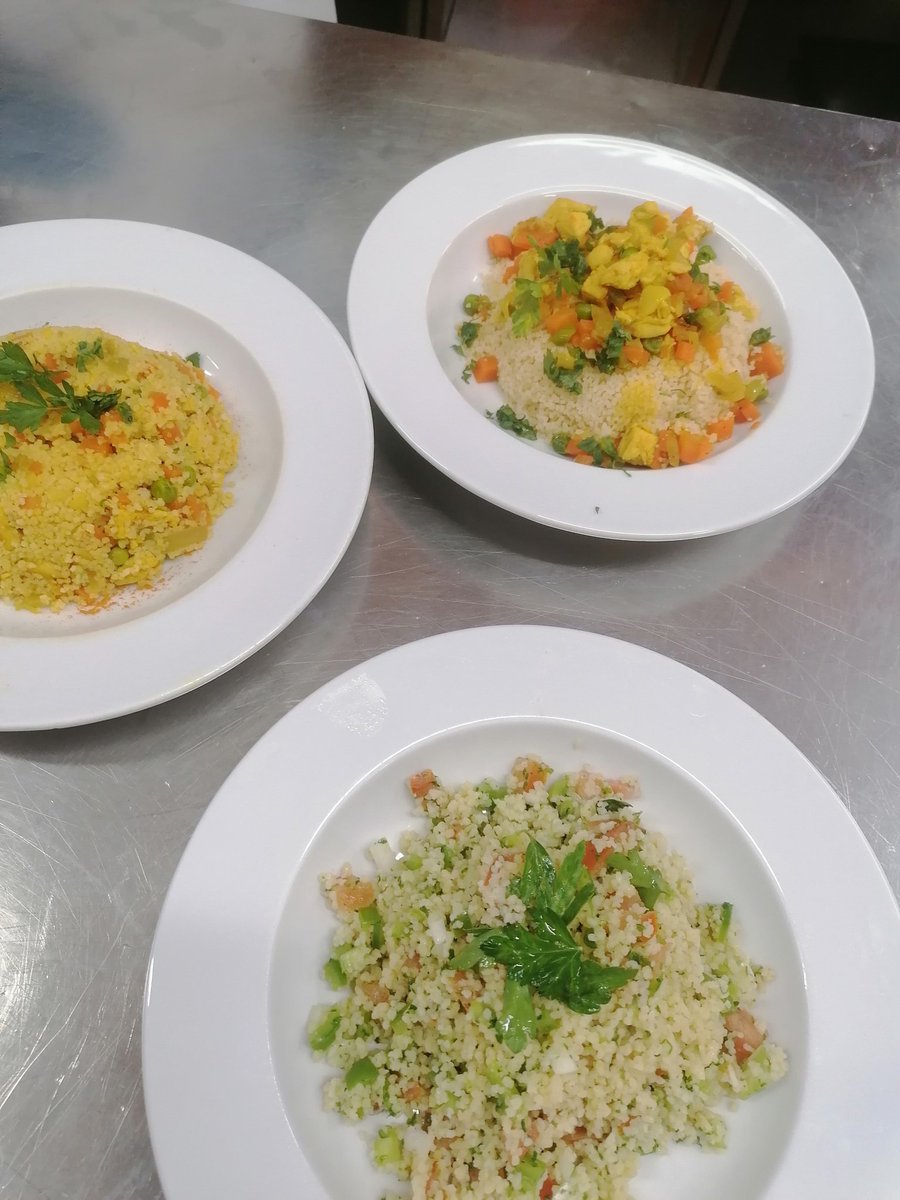 caba_del's tweet photo. Platos del primer día
#Tabule 🥙
#Cuscus con pollo y verduras 🍲 https://t.co/bDTZYB79Nf