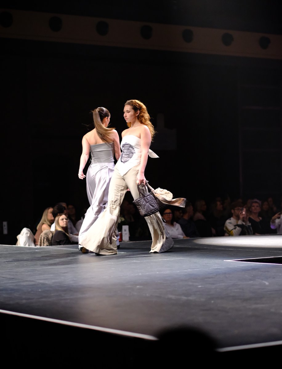 DLVisionMode's tweet photo. Belle découverte, lors du Défilé CML @universitelaval, que la marque Qui by Amir, par hasard, est-ce que quelqu'un l'a connaît ?...@mmodemtl
#modequebecoise #mtlstyle #Quebec #dlvisionmode https://t.co/ssBQo4lpWd