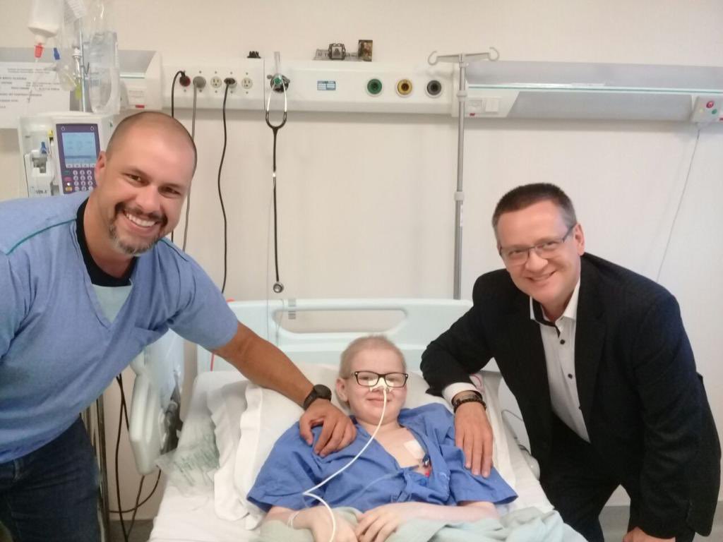 BetoAlbuquerque's tweet photo. O Arthur mora em Porto Alegre e celebra 5 anos do seu transplante de medula. Teve a benção de um doador de medula e realizou o transplante na Unidade Pietro Albuquerque no @ICTDFFUC Instituto de Cardiologia e Transplantes do DF. Vá ao Hemocentro, Cadastre-se com doador de medula. https://t.co/RX2cRsqTWg