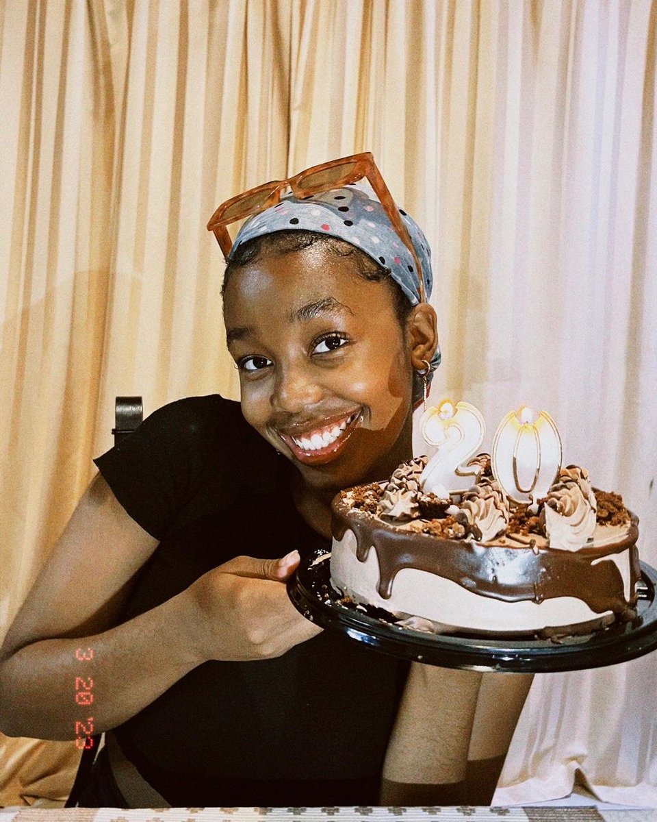 YolandahSame's tweet photo. miss 20 something. 🎈 https://t.co/56MM2wQfxN