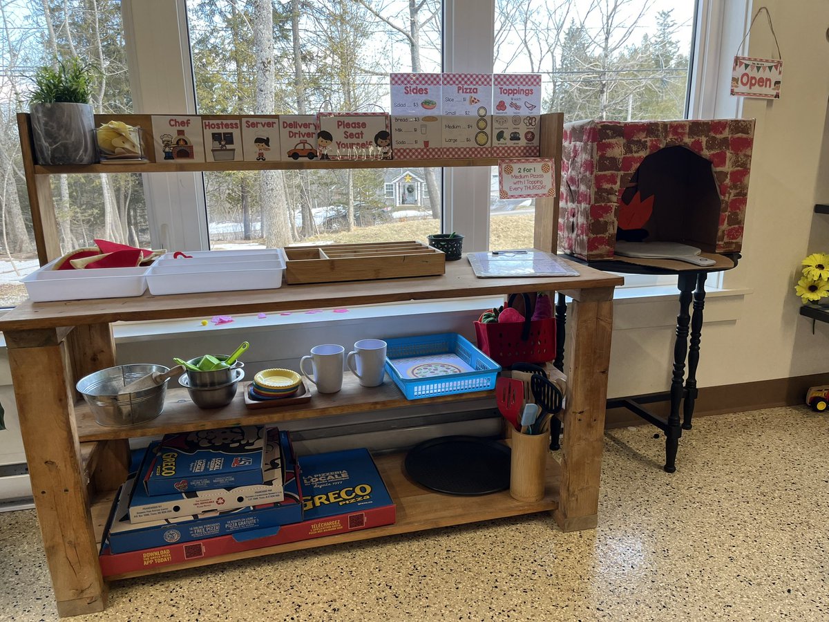 MsRose528's tweet photo. An exploration into OAP’s Pizzeria has been a slice🍕 ! Our friends have enjoyed taking on the roles of different jobs, inquiring about what toppings their friends like on pizza and helping to create different toppings for play!We have even been learning about fractions! https://t.co/LH2jkji8DP