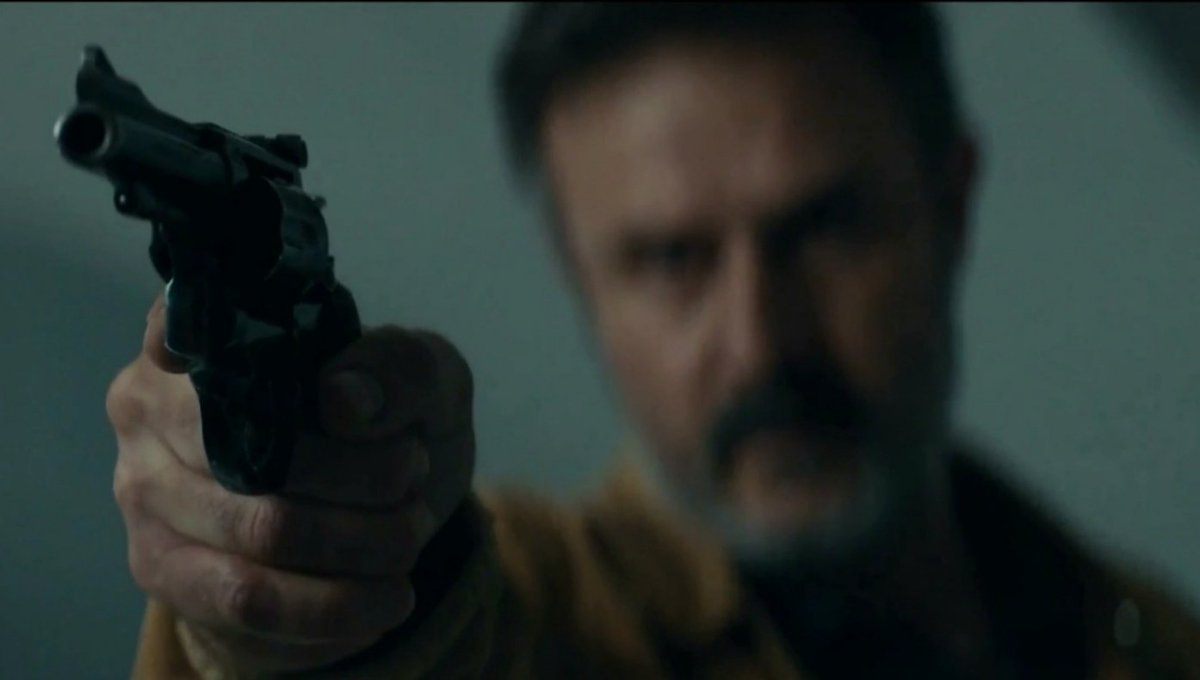 spuckell's tweet image. Omg I just now realized Amber was using Dewey's gun!!! I've seen this movie so many times but never realized it... 😭😅
#Scream
#AmberFreeman
#DeweyRiley