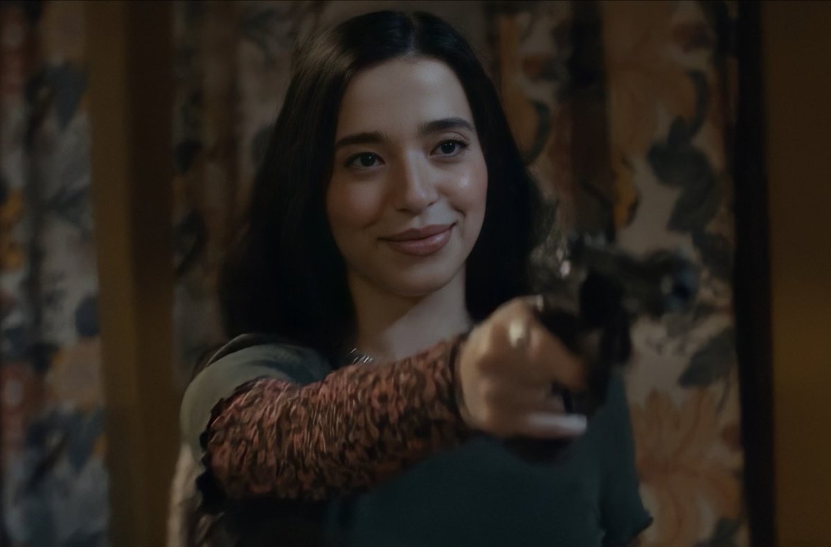 spuckell's tweet image. Omg I just now realized Amber was using Dewey's gun!!! I've seen this movie so many times but never realized it... 😭😅
#Scream
#AmberFreeman
#DeweyRiley