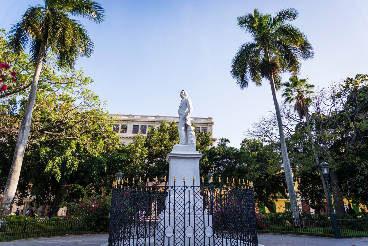 CubaTravelServ's tweet photo. Make sure to visit one of the most famous statues in Havana, located in the middle of the city’s Central Park. This memorial is dedicated to national hero José Martí, a poet, journalist and fighter for Cuba’s independence from Spain.
#cuba #travelblogger #havana #JoseMarti https://t.co/OfOteyJqaU