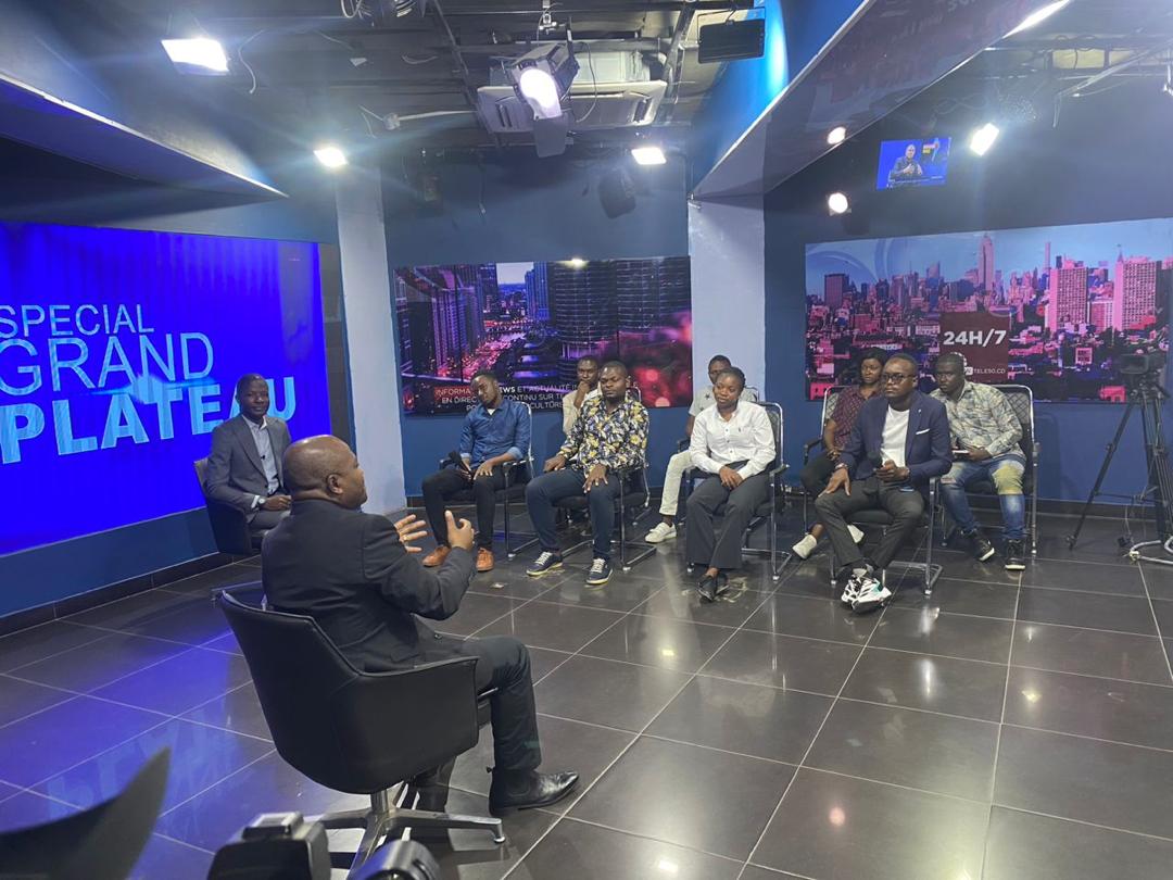 cesd_rdc's tweet photo. Le CESD Consulting avec l'appui de @OSISA a tenu ce samedi 18/03 à Télé50 un 7ème débat ouvert sur le Covid 19 et la vaccination autour du thème : Covid 19 en RDC, quelles leçons tirer de la lutte contre les fake news ? Une occasion pour le public de s'entretenir avec un expert https://t.co/M1jdulvQoG