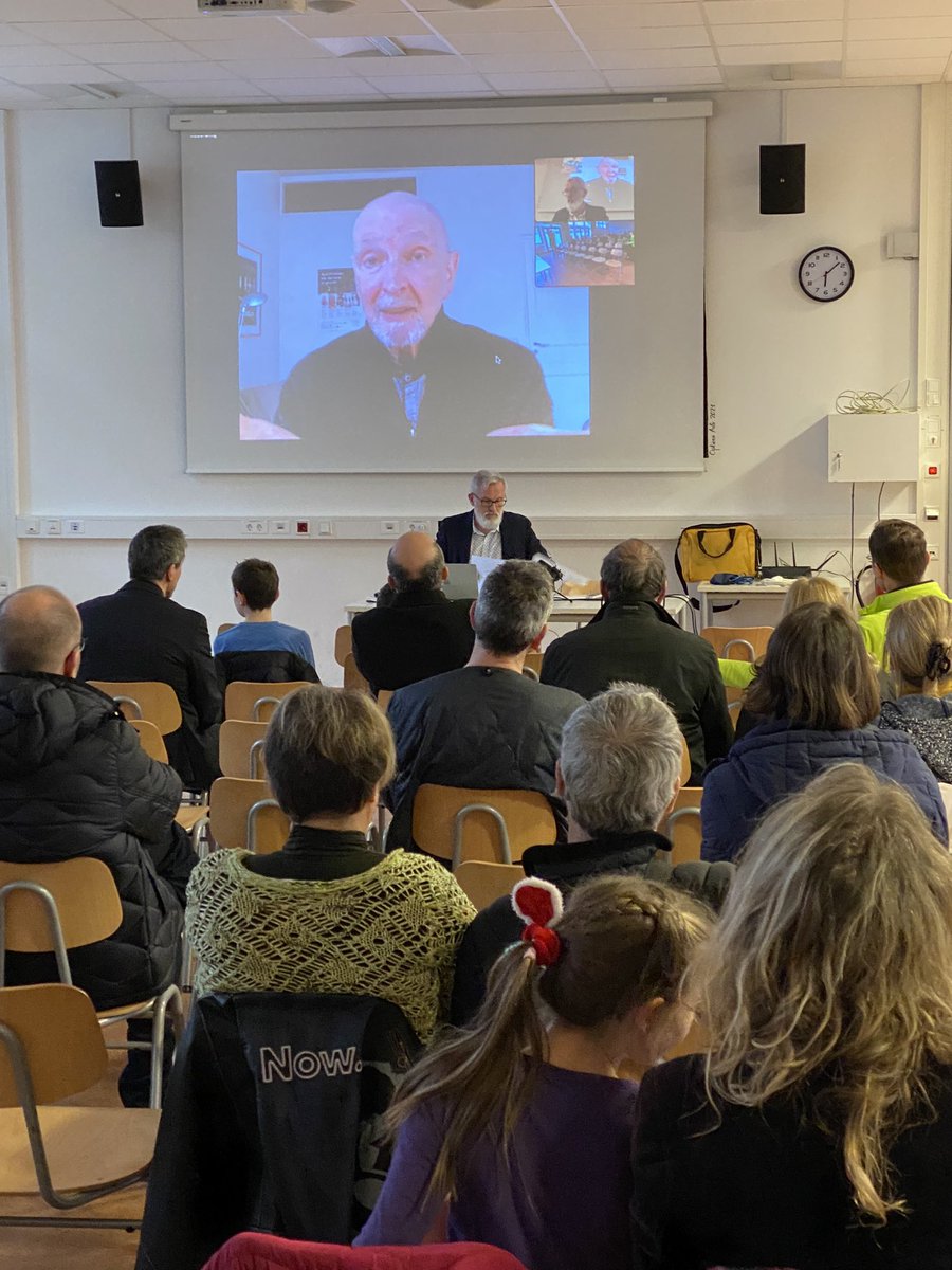 EFSD_SB's tweet photo. Succès de la 2ème mini-conférence de l’EFSD «Grandir avec les écrans » avec pour invité exceptionnel @SergeTisseron 
A quel âge et comment introduire les écrans dans la vie de ses enfants ? Quels écrans pour quelles utilisations ? Bienfaits ? Dangers ? @aefeinfo https://t.co/2osFylOVL8