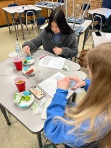 BedCoSchools's tweet image. Recently Mrs. Weise's #APBiology students at #SCHS modeled cell signaling in 3 stages: reception, transduction &amp;amp; response in gated ion channels, G protein &amp;amp; tyrosine kinase receptors. Then they conducted a "taste" lab where they changed the cell response to certain foods! #BCS