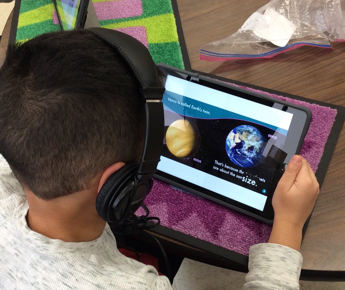 tchanatski's tweet photo. Using Epic to learn about different informational topics & text features!👩🏻💻📖🧐✏️@Hubbard_School @ramseyNJschools #readingwritingconnection #readingformeaning #writingtoinform #research #mentortexts https://t.co/RGemTjFcKf