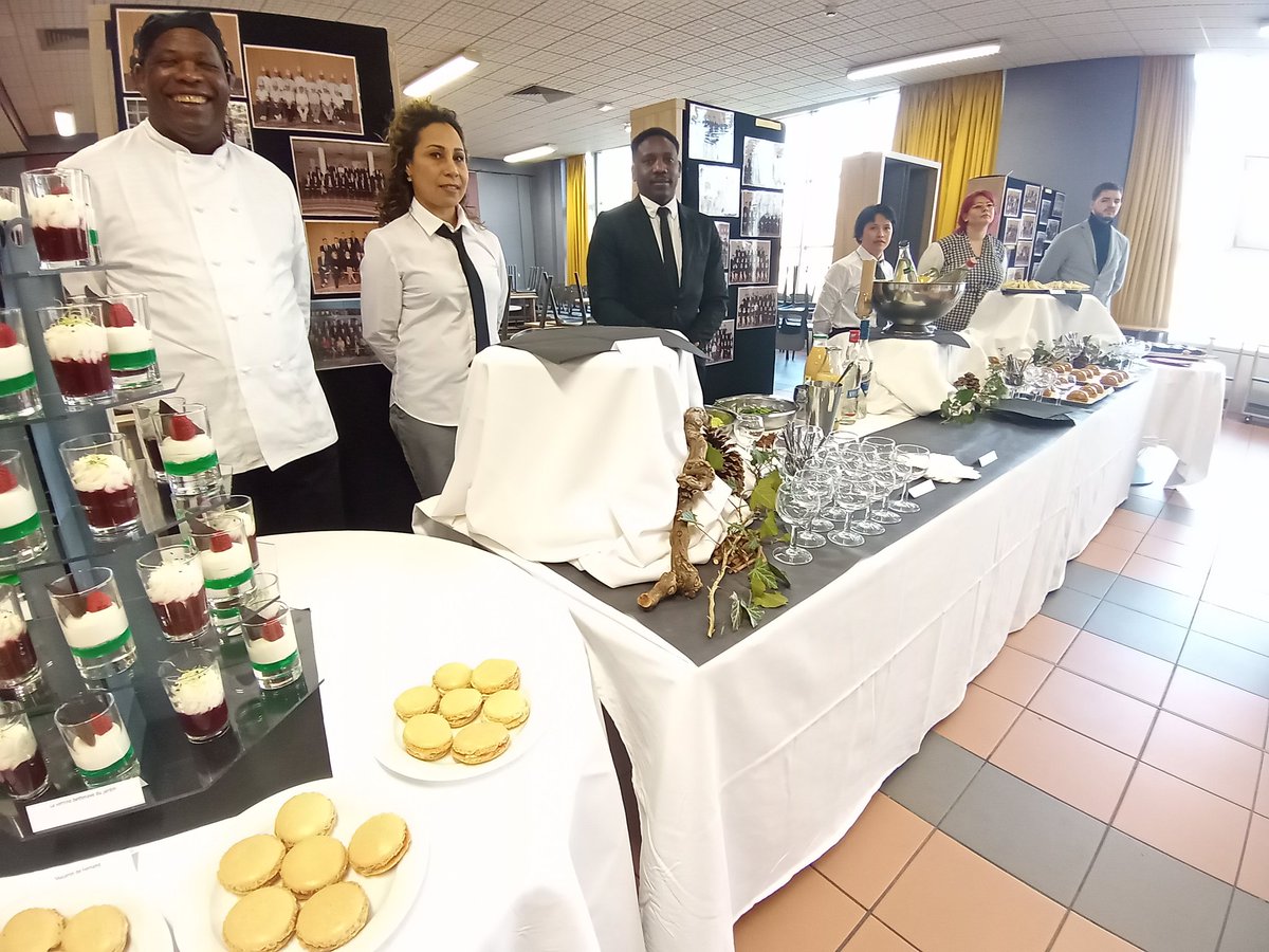 Lycée de Bazeilles.
Cocktail de fin d'année du Greta. Félicitations à toutes et à tous pour l'excellence dont vous avez fait preuve 🇫🇷😉😉.
<a href="/lyceebazeilles/">lycee bazeilles</a> <a href="/EricEvrard08/">Eric Evrard</a> <a href="/AcReims/">Académie de Reims</a> <a href="/MarcGueniot/">Marc GUÉNIOT</a> <a href="/ArdennesGreta/">GRETA-CFA des ARDENNES</a> <a href="/aitrene1/">Ait Braham</a> @OlivierBrandouy <a href="/HGouvenaux/">Gouvenaux</a> <a href="/boris_ravignon/">Boris Ravignon</a> <a href="/marechalgui/">Guillaume Maréchal</a>