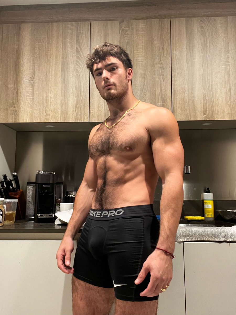 DaddyConely's tweet photo. wanna come over &amp; workout with me? https://t.co/gNb49TkIBX