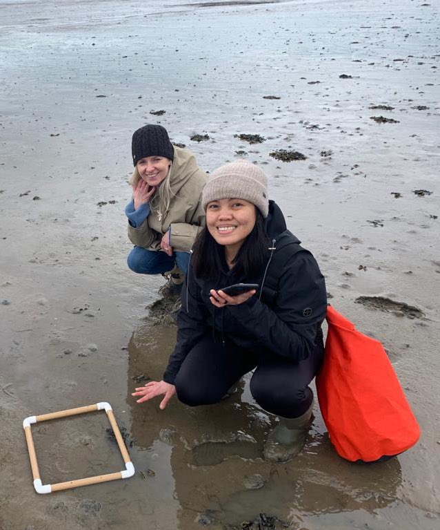 I’m hugely concerned about #ClimateChange & #BiodiversityLoss. In addition to my obsession with #trees I’m also obsessed with the #carbonoffsetting ability of #seagrass with Betty Villamayor from Galway University Marine Institute at #Baldoyle Bay today checking seagrass health.